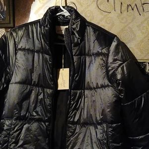 Puffer jacket silver in color zipper